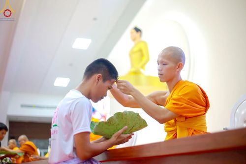 ภาพ No.213773:วันเสาร์ที่ 29 มีนาคม พ.ศ. 2568 พิธีตัดปอยผม ขอขมาผู้ปกครอง มอบบาตร-ผ้าไตร และพิธีบรรพชาสามเณร ณ ศูนย์ปฏิบัติธรรมจังหวัดระยอง (บ้านช่องลม) ต.บางบุตร อ.บ้านค่าย จ.ระยอง