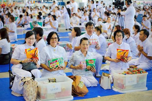 ภาพ No.227860:วันอาทิตย์ที่ 1 มิถุนายน พ.ศ. 2568 พิธีตักบาตร , พิธีบูชาข้าวพระ ณ วัดพระธรรมกาย จ.ปทุมธานี