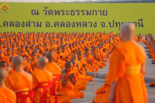 ภาพ No.102266:พระธรรมทายาทในโครงการอุปสมบทหมู่ บูชาธรรมมหาปูชนียาจารย์ ร่วมปฏิบัติธรรม ถ่ายภาพหมู่ประวัติศาสตร์ และรับฟังโอวาทจากหลวงพ่อทัตตชีโว ณ ลานธรรม พระมหาธรรมกายเจดีย์ วัดพระธรรมกาย วันที่ 15 ธันวาคม พ.ศ. 2566