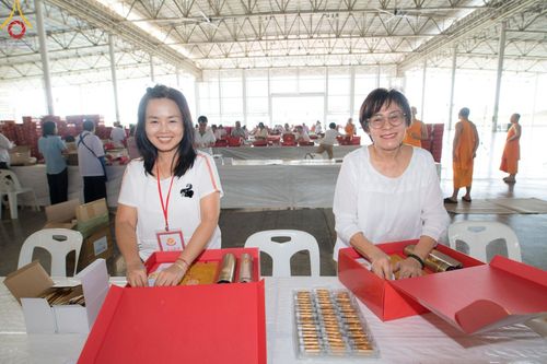 ภาพ No.212247:วันพุธที่ 19 มีนาคม พ.ศ. 2568 การบรรจุไทยธรรมลงกล่องสำเร็จ 43,500 กล่อง เพื่อถวายแด่พระสังฆาธิการ 40,000 กว่าวัดทั่วไทย ในวันคุ้มครองโลก 22 เมษายน พ.ศ. 2568 ณ บ้านแก้วเรือนทองคุณยายฯ วัดพระธรรมกาย