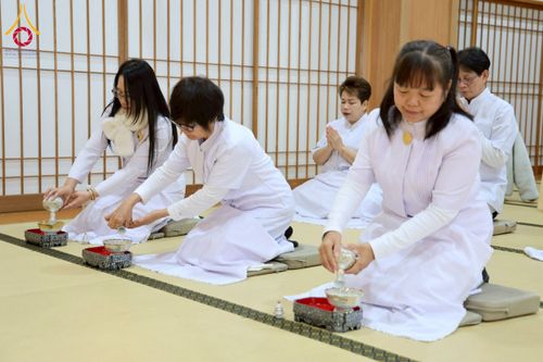 ภาพ No.213424:วันอาทิตย์ที่ 16 มีนาคม พ.ศ. 2568 พิธีบุพเปตพลี, ถวายภัตตาหาร, ปล่อยปลา วัดพระธรรมกายคานากาว่า ประเทศญี่ปุ่น