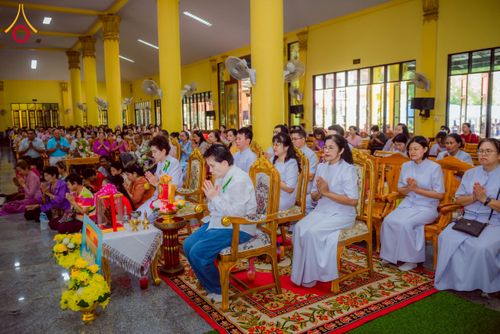 ภาพ No.177207:พิธีทอดกฐิน ณ วัดตรีมิตรประดิษฐาราม ต.รางหวาย อ.พนมทวน จ.กาญจนบุรี ในโครงการทอดกฐินสามัคคีทั่วไทย 30,000 วัด บูชาธรรม 80 ปี หลวงพ่อธัมมชโย โดยคณะศิษยานุศิษย์วัดพระธรรมกาย วันที่ 15 พฤศจิกายน พ.ศ. 2567