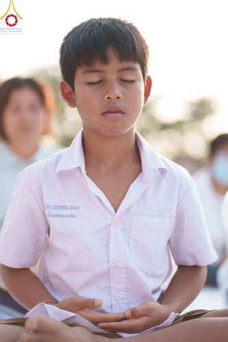 ภาพ No.112161:พิธีจุดประทีปถวายเป็นพุทธบูชา และบูชาธรรมมหาปูชนียาจารย์ พระมงคลเทพมุนี(สด จนฺทสโร) ในโครงการธรรมยาตรา กตัญญูบูชา มหาปูชนียาจารย์ พระมงคลเทพมุนี(สด จนฺทสโร) พระผู้ปราบมาร อนุสรณ์สถาน 7 แห่ง ปีที่ 12 วันที่ 14 มกราคม พ.ศ. 2567 ณ วัดสองพี่น้อง อ.สองพี่น้อง