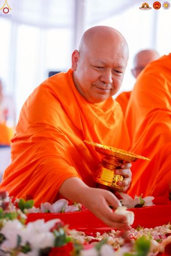 ภาพ No.224468:วันจันทร์ที่ 12 พฤษภาคม พ.ศ. 2568  ชาวพุทธในอินโดนีเซีย ร่วมฉลองวิสาขบูชาจุดประทีปกว่า 200,000 ดวง ณ พระมหาเจดีย์บรมพุทโธ  เจริญพุทธมนต์ถวาย “พระวชิรเกล้าเจ้าอยู่หัว”