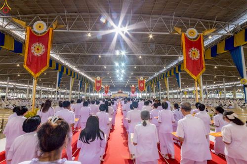 ภาพ No.277472:วันอาทิตย์ต้นเดือนที่ 7 ธันวาคม พ.ศ.2568 พิธีทอดผ้าป่าต้นสมบัติจักรพรรดิ ณ สภาธรรมกายสากล วัดพระธรรมกาย