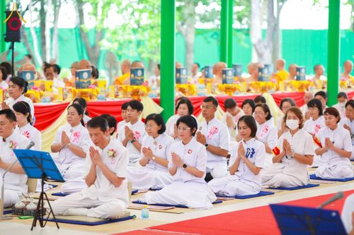 ภาพ No.159086:พิธีทอดผ้าป่าถวายทุนการศึกษาพระภิกษุสามเณรทั่วโลก และ พิธีถวายสังฆทานหนังสือพระไตรปิฏก 80 วัด บูชาธรรม 80 ปี หลวงพ่อธัมมชโย วันเสาร์ที่ 21 กันยายน พ.ศ. 2567 ณ โบสถ์พระไตรปิฏก วัดพระธรรมกาย