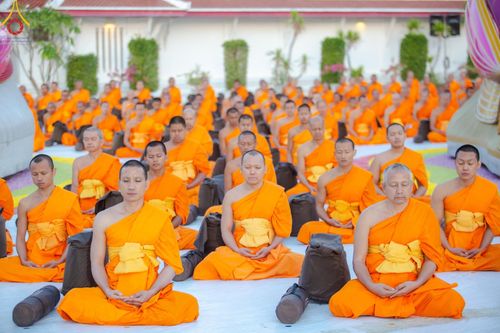 ภาพ No.194169:พระธรรมยาตราปฏิบัติธรรม และถ่ายภาพหมู่ประวัติศาสตร์ ณ วัดสองพี่น้อง ต.ต้นตาล อ.สองพี่น้อง จ.สุพรรณบุรี ในโครงการธรรมยาตรา กตัญญูบูชา มหาปูชนียาจารย์ พระมงคลเทพมุนี(สด จนฺทสโร) พระผู้ปราบมาร อนุสรณ์สถาน 7 แห่ง ปีที่ 13 วันที่ 12 มกราคม พ.ศ. 2568