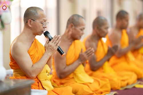 ภาพ No.101127:พิธีอุปสมบทหมู่ ในโครงการอุปสมบทบูชาธรรม มหาปูชนียาจารย์ พ.ศ. 2566 ณ วัดท่าเกวียน อำเภอพนมสารคาม จังหวัดฉะเชิงเทรา วันที่ 5 ธันวาคม พ.ศ. 2566