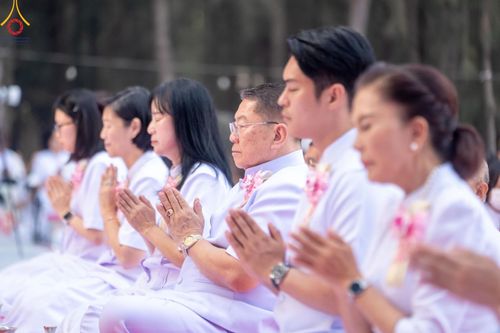 ภาพ No.107526:พิธีตักบาตรพระธรรมยาตราฯ ในโครงการธรรมยาตรากตัญญูบูชา มหาปูชนียาจารย์ พระมงคลเทพมุนี(สด จนฺทสโร) พระผู้ปราบมาร ปีที่ 12 ณ อนุสรณ์สถานมหาวิหารพระมงคลเทพมุนี อ.สองพี่น้อง จ.สุพรรณบุรี วันที่ 7 มกราคม พ.ศ. 2567