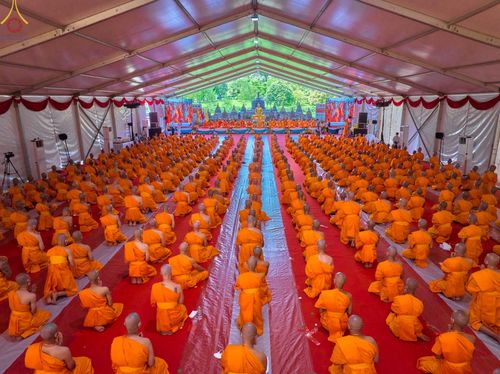 ภาพ No.67993:พิธีบรรพชาสามเณรธรรมทายาท ณ บรมพุทโธ ประเทศอินโดนีเซีย วันที่ 17 ธันวาคม พ.ศ. 2565
