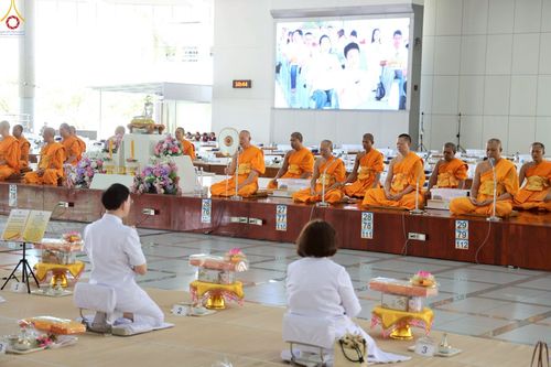 ภาพ No.231889:วันที่ 5 กรกฎาคม พ.ศ. 2568 พิธีถวายภัตตาหารเมนูสวรรค์ เพื่อการบรรลุธรรม ณ หอฉันคุณยายอาจารย์ฯ วัดพระธรรมกาย