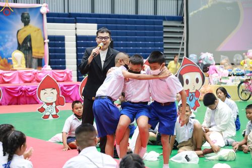 ภาพ No.103369:วันรวมพลังเด็กดี V-Star ผู้นำฟื้นฟูศีลธรรมโลก จังหวัดนครราชสีมา ณ เทอร์มินอล 21 โคราช ถ.มิตรภาพ ต.ในเมือง อ.เมืองนครราชสีมา จ.นครราชสีมา วันอังคารที่ 19 ธันวาคม พ.ศ. 2566