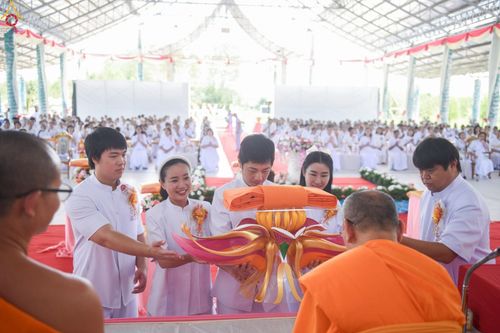 ภาพ No.262404:วันที่ 19 ตุลาคม พ.ศ. 2568 พิธีทอดกฐินสถาปนา แผ่นบันมงคลมหาเศรษฐี อาคาร 80 ปี หลวงพ่อธัมมชโย ในโครงการกฐินสามัคคีทั่วไทย 30,000 วัด บูชาธรรม 81 ปี หลวงพ่อธัมมชโย โดยคณะศิษยานุศิษย์วัดพระธรรมกาย ณ ศูนย์ปฏิบัติธรรมวิหารแดง ต.เจริญธรรม อ.วิหารแดง จ.สระบุรี