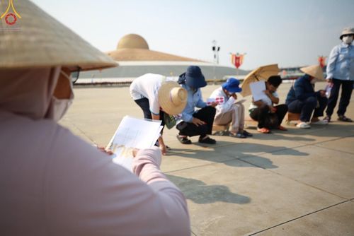 ภาพ No.120837:V.20 เป็นปลื้ม การเตรียมงาน เก็บงาน การรับบุญของเจ้าหน้าที่หน่วยงานต่างๆ เพื่อโครงการธรรมยาตรา กตัญญูบูชา มหาปูชนียาจารย์ พระมงคลเทพมุนี (สด จนฺทสโร) พระผู้ปราบมาร อนุสรณ์สถาน 7 แห่ง ปีที่ 12 ระหว่างวันที่ 2 - 31 มกราคม พ.ศ.2567