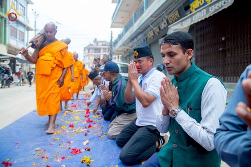 ภาพ No.212891:วันที่ 14 - 15 มีนาคม พ.ศ. 2568 คณะสงฆ์และสามเณรเดินธรรมยาตรา ในโครงการบวชสามเณรเนปาล 500 รูป ไปยังสถานที่รอบมายาเทวีและลุมพินีเกรด ณ ลุมพินี ประเทศเนปาล