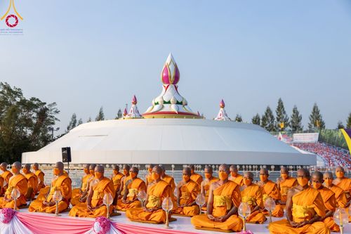 ภาพ No.109564:พิธีจุดประทีปถวายเป็นพุทธบูชา และบูชาธรรมมหาปูชนียาจารย์ วันที่ 10 มกราคม พ.ศ. 2567 ณ อนุสรณ์สถานคลองบางนางแท่น อ.สามพราน จ.นครปฐม