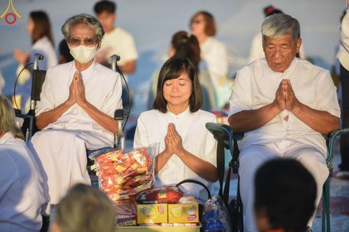 ภาพ No.211907:วันจันทร์ที่ 17 มีนาคม พ.ศ. 2568 พิธีตักบาตรพระกว่า 300 รูป ฉลองพิธีประดิษฐานพระบรมสารีริกธาตุ ณ ปทุมเจดีย์ เจดีย์พระพุทธเจ้า 5 พระองค์ ศูนย์อบรมเยาวชนปัตตานี บ้านโคกดีปลี ตำบลตุยง อำเภอหนองจิก จังหวัดปัตตานี