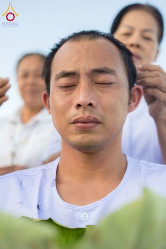 ภาพ No.274740:วันอาทิตย์ที่ 30 พฤศจิกายน พ.ศ. 2568 พิธีปลงผม โครงการอุปสมบทบูชาธรรมมหาปูชนียาจารย์ ปี 2568 ณ ลานธรรมพระมหาธรรมกายเจดีย์ ฝั่งทิศตะวันตก ระหว่างวิหารคดหมายเลข 8 และ 9 วัดพระธรรมกาย