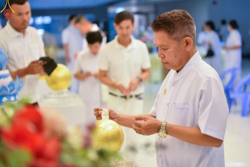 ภาพ No.144606:ชาวอำเภอคลองหลวง จังหวัดปทุมธานี ถวายเทียนพรรษามหามงคล เนื่องในเทศกาลเข้าพรรษา ประจำปี 2567 แด่คณะสงฆ์วัดพระธรรมกาย  วันพฤหัสบดีที่ 18 กรกฎาคม พ.ศ. 2567