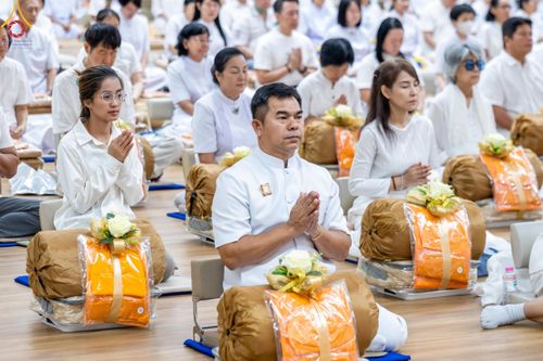 ภาพ No.180804:พิธีถวายภัตตาหารเมนูสวรรค์ และพิธีถวายอุปกรณ์กันหนาว แด่คณะพระภิกษุสามเณรวัดพระธรรมกาย วันอาทิตย์ที่ 8 ธันวาคม พ.ศ.2567 ณ สภาธรรมกายสากล วัดพระธรรมกาย