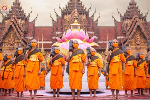 ภาพ No.127942:คณะพระธรรมยาตราฯ ปฎิบัติธรรมและถ่ายภาพหมู่ประวัติศาสตร์ ณ ลานหน้าพระปรางค์สามยอด วัดโคกสมานคุณ อ.หาดใหญ่ จ.สงขลา วันเสาร์ที่ 9 มีนาคม พ.ศ. 2567