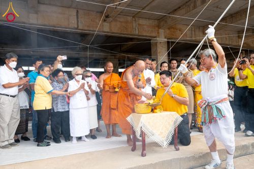 ภาพ No.152597:พิธีเททองหล่อพระพุทธรูปประจำสัตตมหาสถาน ธรรมอุทยานอุโบสถวัดสายสุวพรรณ - กิจกรรมปลูกต้นไม้เฉลิมพระเกียรติ พระบาทสมเด็จพระเจ้าอยู่หัว วันที่ 26 กรกฎาคม พ.ศ. 2567