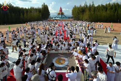 ภาพ No.162080:พิธีโปรยรัตนชาติ ลานอเนกประสงค์พญานาค 4 ตระกูล วันพฤหัสบดีที่ 17 ตุลาคม พ.ศ. 2567 ณ พุทธอุทยานนานาชาติ จังหวัดหนองคาย