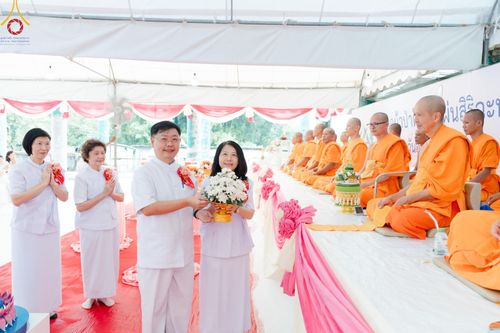 ภาพ No.158102:พิธีทอดผ้าป่า ติดตั้งแผ่นสิริฉะทะนะรัสมี(หลังคา) อาคาร 80 ปี หลวงพ่อธัมมชโย วันอาทิตย์ที่ 22 กันยายน พ.ศ. 2567 ณ ศูนย์ปฏิบัติธรรมวิหารแดง อ.วิหารแดง จ.สระบุรี