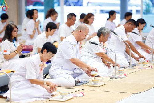 ภาพ No.127824:พิธีถวายภัตตาหารเป็นสังฆทาน แด่คณะพระธรรมยาตราฯ ในโครงการธรรมยาตราอัญเชิญพระบรมสารีริกธาตุ ประดิษฐาน ณ มหารัตนเจดีย์สิริปทุมสวรรค์ อ.บางกล่ำ จ.สงขลา วันที่ 9 มีนาคม พ.ศ. 2567