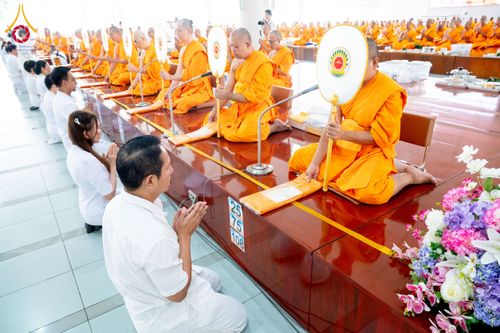 ภาพ No.245106:วันพุธที่ 10 กันยายน พ.ศ. 2568 พิธีถวายภัตตาหารเมนูสวรรค์ เนื่องในวันครบ 25 ปี วันละสังขารคุณยายอาจารย์มหารัตนอุบาสิกาจันทร์ ขนนกยูง ณ หอฉันคุณยายอาจารย์ฯ วัดพระธรรมกาย