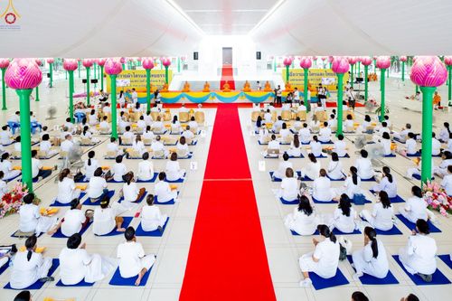 ภาพ No.227690:วันเสาร์ที่ 31 พฤษภาคม พ.ศ.2568 พิธีถวายผ้าไตรแด่สามเณรผู้เข้ารับการอุปสมบท , พิธีอุปสมบทสามเณรเตรียม DCI วัดพระธรรมกาย จ.ปทุมธานี