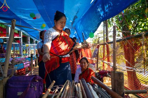 ภาพ No.98598:พิธีทอดกฐินสมทบวัดกัลยาณมิตรต่างประเทศ ณ วัดราชบัณนะวิหาร เมืองรังกามาติ ประเทศบังกลาเทศ วันศุกร์ที่ 24 พฤศจิกายน พ.ศ. 2566