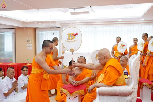 ภาพ No.233672:วันอาทิตย์ที่ 6 กรกฎาคม พ.ศ.2568 พิธีสมโภช 15 ปี วัดพระธรรมกายเกาลูน และพิธีมุทิตาสักการะเปรียญธรรม 9 ประโยค ณ วัดพระธรรมกายเกาลูน เขตปกครองพิเศษฮ่องกง สาธารณรัฐประชาชนจีน