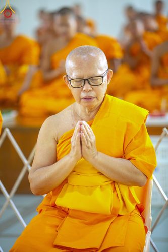 ภาพ No.205672:พิธีสวดพระพุทธมนต์ และถวายภัตตาหารเมนูสวรรค์แด่พระภิกษุ สามเณร วันจันทร์ที่ 3 กุมภาพันธ์ พ.ศ. 2568 ณ หอฉันคุณยายอาจารย์ฯ วัดพระธรรมกาย