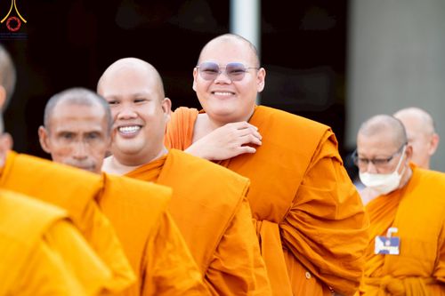 ภาพ No.221550:วันอังคารที่ 22 เมษายน พ.ศ. 2568 ภาพพิธีถวายมหาสังฆทานคณะสงฆ์ 40,000 กว่าวัดทั่วประเทศ เนื่องในวันคุ้มครองโลก ชุดที่ 2 (ปลื้มให้สมการรอคอย) ณ ลานธรรมพระมหาธรรมกายเจดีย์ วัดพระธรรมกาย