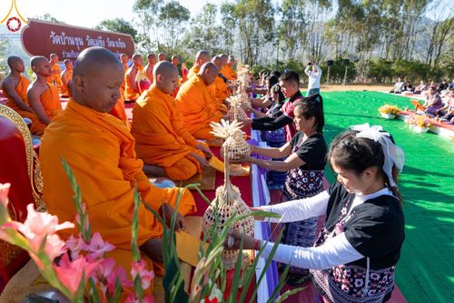 ภาพ No.125228:พิธีตักบาตรเนื่องในวันมาฆบูชา ณ สนามโรงเรียนบ้านนาเกียน  อำเภออมก๋อย จังหวัดเชียงใหม่ วันเสาร์ที่ ๒๔ กุมภาพันธ์ พ.ศ. ๒๕๖๗