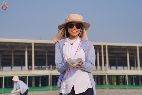 ภาพ No.59630:V.39 ทุ่มสุดใจ ธรรมชัย 80 ปี การเตรียมงาน การปฏิบัติงาน ของเจ้าหน้าที่หน่วยงานต่างๆ เพื่อพิธีฉลองอายุวัฒนมงคล 80 ปี หลวงพ่อธัมมชโย และรับถวายมหาสังฆทาน 10,000 กว่าวัดทั่วประเทศ ในวันคุ้มครองโลก จันทร์ที่ 22 เมษายน พ.ศ. 2567