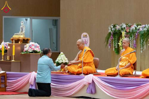 ภาพ No.196036:ผู้ว่าปทุมฯ เปิดงานวันครู ครั้งที่ 69 พ.ศ. 2568 จังหวัดปทุมธานี “เรียนดี มีความสุข : ครูไทยร่วมใจปฏิวัติการศึกษา เด็กฉลาดคิด ฉลาดทำ” ณ วัดพระธรรมกาย - รวมใจระลึกถึงพระคุณบูรพาจารย์ ยกย่องเชิดชูเกียรติผู้ประกอบวิชาชีพทางการศึกษาที่ประกอบคุณงามความดี 