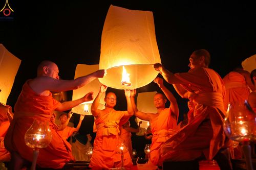 ภาพ No.104202:พิธีจุดประทีป ถวายเป็นพุทธบูชา สามเณรธรรมทายาทชาวอินโดนีเซียกว่า 1,000 รูป ณ มหาเจดีย์บุโรพุทโธ ประเทศอินโดนีเซีย ในวันที่ 23 ธันวาคม พ.ศ. 2566