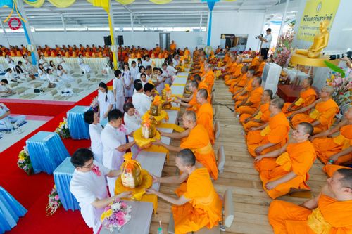 ภาพ No.174015:พิธีทอดกฐิน ศูนย์เบญจธรรม จ.ปทุมธานี ในโครงการกฐินสามัคคีทั่วไทย 30,000 วัด บูชาธรรม 80 ปี หลวงพ่อธัมมชโย โดยคณะศิษยานุศิษย์วัดพระธรรมกาย วันที่ 11 พฤศจิกายน พ.ศ. 2567