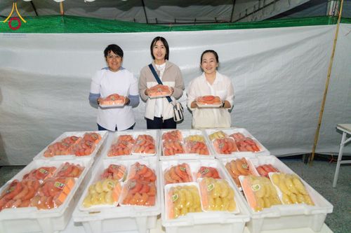 ภาพ No.290712:วันที่ 9 มกราคม พ.ศ. 2569 พิธีถวายภัตตาหารเป็นสังฆทาน แด่พระธรรมยาตรา ณ อนุสรณ์สถานคลองบางนางแท่น อ.สามพราน จ.นครปฐม ในโครงการธรรมยาตรา กตัญญูบูชา มหาปูชนียาจารย์ พระมงคลเทพมุนี(สด จนฺทสโร) พระผู้ปราบมาร อนุสรณ์สถาน 7 แห่ง ปีที่ 14