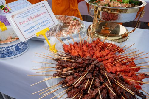 ภาพ No.293555:วันที่ 13 มกราคม พ.ศ. 2569 พิธีถวายภัตตาหารเป็นสังฆทาน แด่พระธรรมยาตรา ณ อนุสรณ์สถานมหาวิหารพระมงคลเทพมุนี (โลตัสแลนด์) อ.สองพี่น้อง จ.สุพรรณบุรี ในโครงการธรรมยาตรา กตัญญูบูชา มหาปูชนียาจารย์ พระมงคลเทพมุนี(สด จนฺทสโร) พระผู้ปราบมาร อนุสรณ์สถาน 7 แห่ง ปี