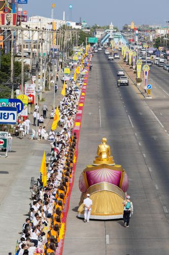 ภาพ No.287749:วันที่ 3 มกราคม พ.ศ. 2569 พิธีต้อนรับพระธรรมยาตรา ครั้งที่ 2 (ภาพชุดที่ 2) ในโครงการธรรมยาตรา กตัญญูบูชา มหาปูชนียาจารย์ พระมงคลเทพมุนี(สด จนฺทสโร) พระผู้ปราบมาร อนุสรณ์สถาน 7 แห่ง ปีที่ 14 ณ อนุสรณ์สถานมหาวิหารพระมงคลเทพมุนี (โลตัสแลนด์) อ.สองพี่น้อง จ.