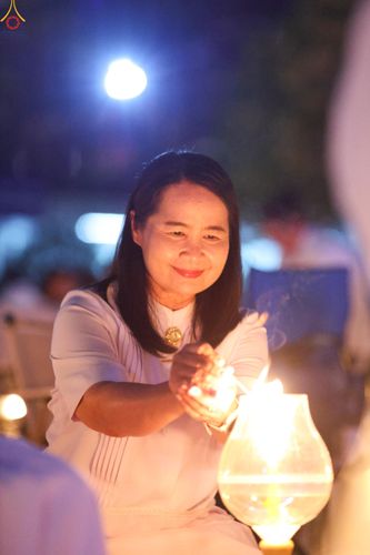 ภาพ No.294064:วันที่ 13 มกราคม พ.ศ. 2569 พิธีจุดประทีปถวายเป็นพุทธบูชา และบูชาธรรมมหาปูชนียาจารย์  (ภาพชุดที่ 2) ณ วัดสองพี่น้อง ต.ต้นตาล อ.สองพี่น้อง จ.สุพรรณบุรี ในโครงการธรรมยาตรา กตัญญูบูชา มหาปูชนียาจารย์ พระมงคลเทพมุนี(สด จนฺทสโร) พระผู้ปราบมาร อนุสรณ์สถาน 7 แห่