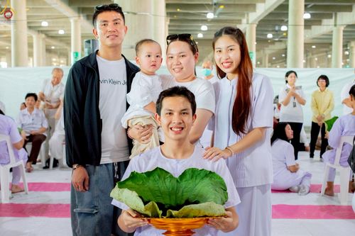 ภาพ No.228498:วันเสาร์ที่ 7 มิถุนายน พ.ศ. 2568 พิธีปลงผมโครงการอุปสมบทหมู่ธรรมทายาท ระดับอุดมศึกษา รุ่นที่ 52 ภาคฤดูฝน ณ วิหารคด 9 วัดพระธรรมกาย