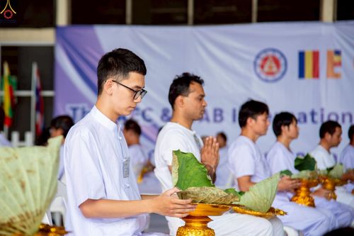 ภาพ No.230759:วันที่ 28 มิถุนายน พ.ศ. 2568 พิธีตัดปอยผมและปลงผม โครงการบวชพระนานาชาติ AEC & WAB รุ่นที่ 9 ณ วิหารคด 2 วัดพระธรรมกาย