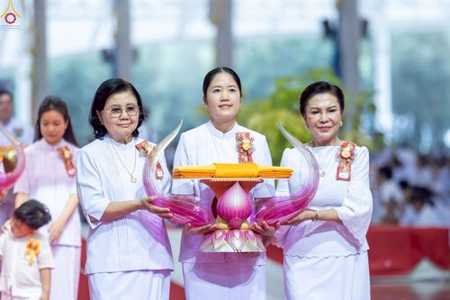 ภาพ No.243908:วันอาทิตย์ที่ 7 กันยายน พ.ศ. 2568 พิธีทอดผ้าป่าสมทบกฐินวัดพระธรรมกาย และสมทบกฐิน 30,000 วัดทั่วไทย ครั้งที่ 2 ณ ห้องแก้วสารพัดนึก 1 วัดพระธรรมกาย