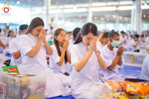 ภาพ No.276976:วันอาทิตย์ที่ 7 ธันวาคม พ.ศ. 2568 พิธีตักบาตรอาทิตย์ต้นเดือน ณ บ้านแก้วเรือนทองคุณยายฯ วัดพระธรรมกาย