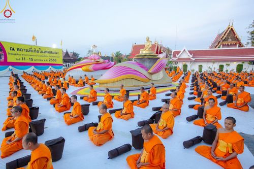 ภาพ No.194160:พระธรรมยาตราปฏิบัติธรรม และถ่ายภาพหมู่ประวัติศาสตร์ ณ วัดสองพี่น้อง ต.ต้นตาล อ.สองพี่น้อง จ.สุพรรณบุรี ในโครงการธรรมยาตรา กตัญญูบูชา มหาปูชนียาจารย์ พระมงคลเทพมุนี(สด จนฺทสโร) พระผู้ปราบมาร อนุสรณ์สถาน 7 แห่ง ปีที่ 13 วันที่ 12 มกราคม พ.ศ. 2568