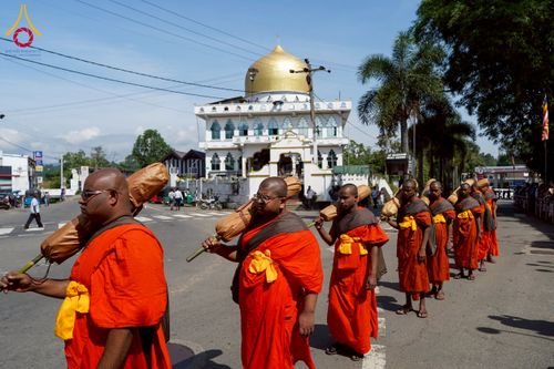 ภาพ No.226235:วันที่ 7-10 พฤษภาคม พ.ศ. 2568 โครงการเดินธรรมยาตรา สยาม-ลังกา ธรรมยาตรา ฉลองเทศกาลวิสาขบูชาแห่งชาติ ศรีลังกา บูชาธรรม 81 ปี หลวงพ่อธัมมชโย เมืองนูวราอิลิยา ประเทศศรีลังกา
